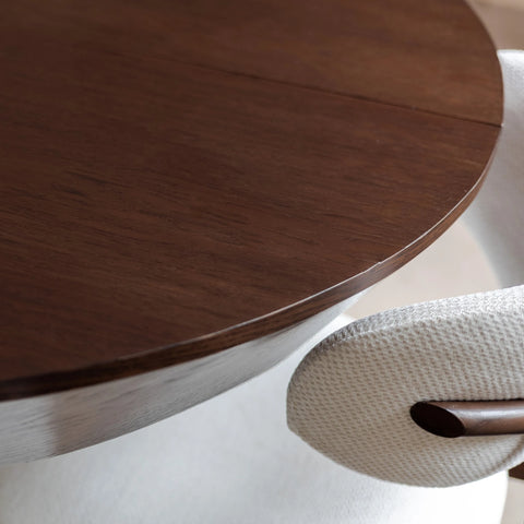 שולחן אוכל עגול נפתח לעד 10 סועדים