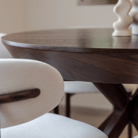 שולחן אוכל עגול נפתח לעד 10 סועדים