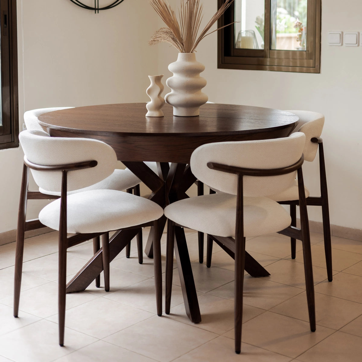  שולחן אוכל עגול נפתח לעד 10 סועדים