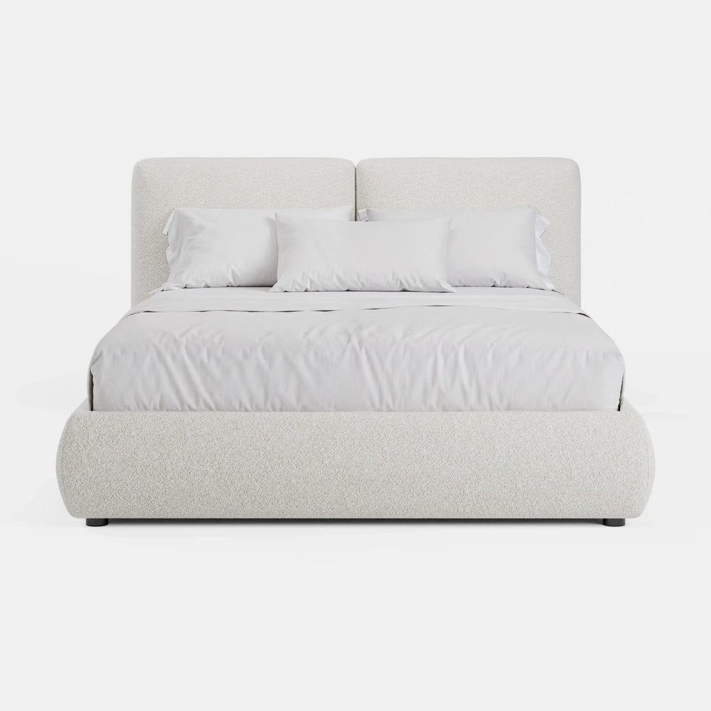 מיטה זוגית Nevora בבוקלה עם גב רחב מחולק