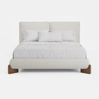 מיטה זוגית עם ארגז מצעים Elora בבוקלה עם גב דו־כריתי ורגלי עץ מלא