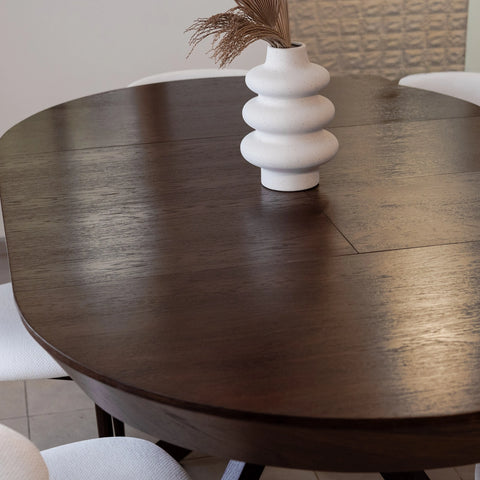 שולחן אוכל עגול נפתח לעד 10 סועדים