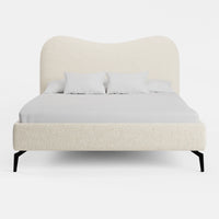 מיטה זוגית Freya בבוקלה עם גב גלי ורגלי מתכת