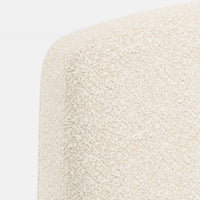 מיטה זוגית Maren בבוקלה עם גב מעוגל ורגלי מתכת