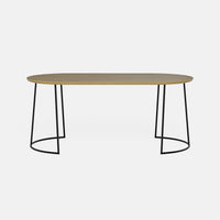 שולחן סלון אובלי בעיצוב מודרני עם רגלי מתכת ופלטת פורניר