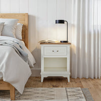 שידות לילה – שידת לילה Alora בעיצוב כפרי קלאסי עם מגירה ותא פתוח