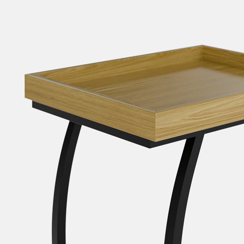 שולחן צד מודרני תעשייתי מעץ מחופה פורניר עם רגלי ברזל שחורות | אלון טבעי
