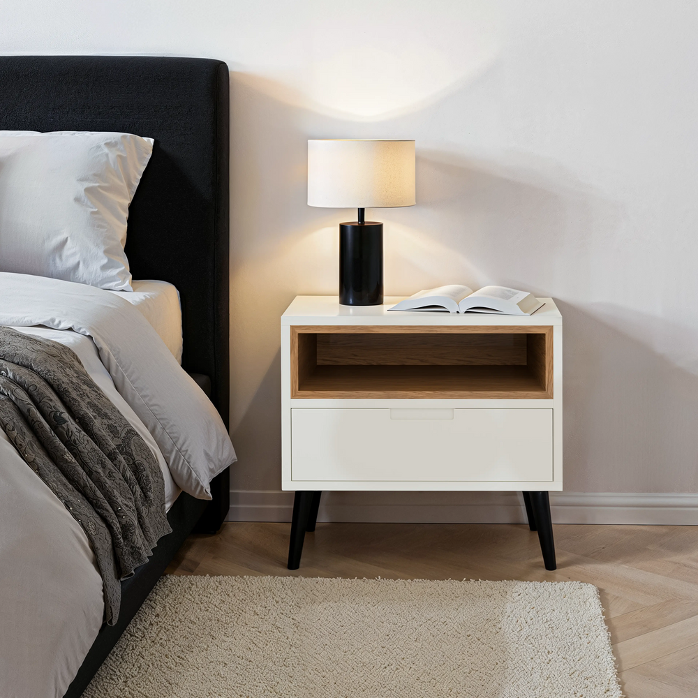 שידות לילה – שידת לילה Vela בסגנון סקנדינבי עם מגירה ומדף פתוח