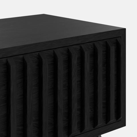 שידות לילה – שידת לילה Ventiq בסגנון Mid-Century עם חזית פיסולית ורגלי עץ