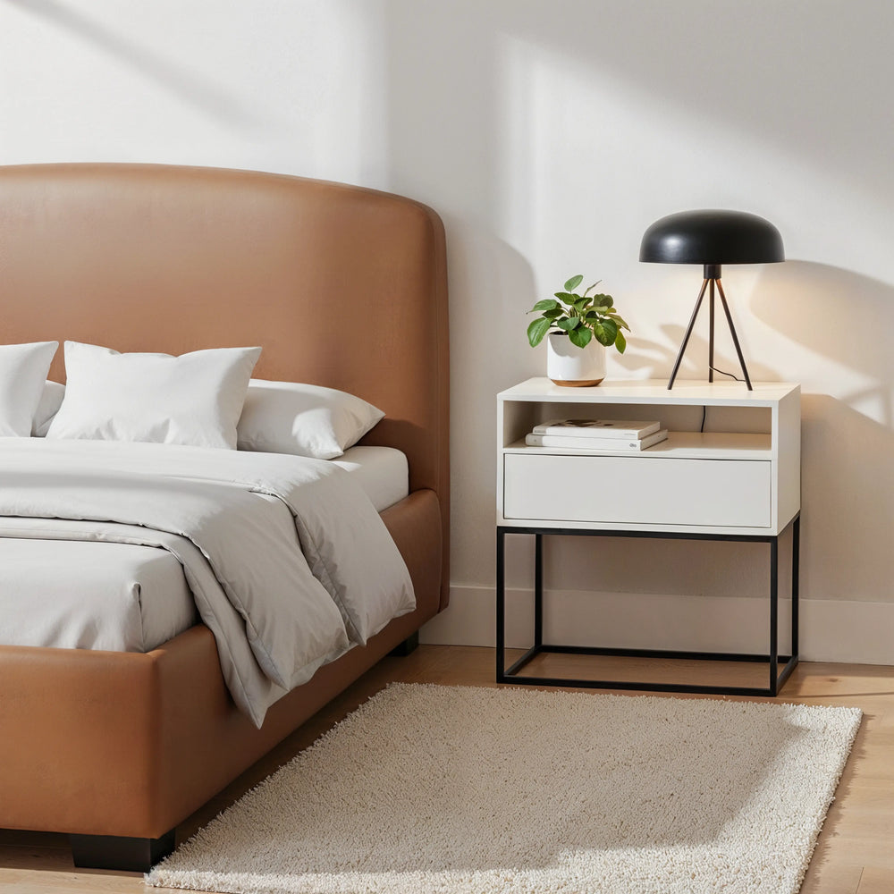 שידות לילה – שידת לילה Arq עם מגירה ותא פתוח על בסיס ברזל גאומטרי