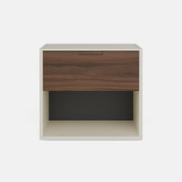 שידות לילה – שידת לילה Luno בגוון בהיר עם מגירה בגימור אגוז ותא תחתון פתוח