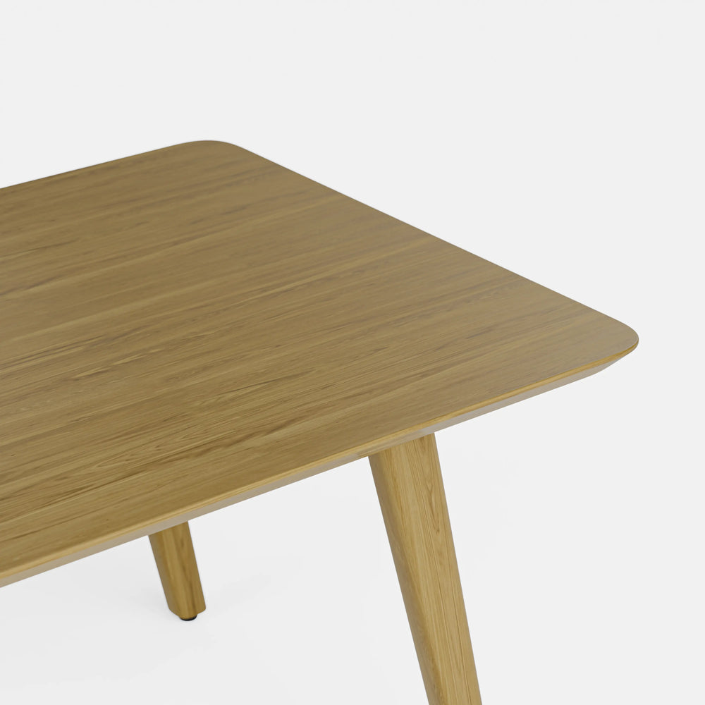 שולחן סלון מלבני בעיצוב מודרני סקנדינבי עם רגלי עץ אלון מלא