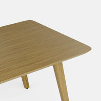 שולחן סלון מלבני בעיצוב מודרני סקנדינבי עם רגלי עץ אלון מלא