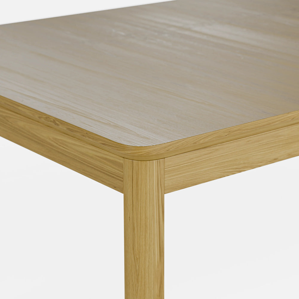 שולחן אוכל נפתח מעץ אלון בעיצוב נורדי נקי