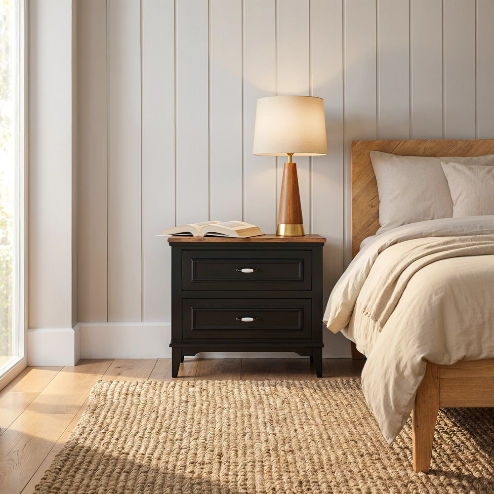 שידת לילה Alure בעיצוב קלאסי-מעודכן עם שתי מגירות