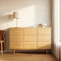 קומודה 9 מגירות מודרנית עם חזית נקייה ורגלי עץ אלון מלא