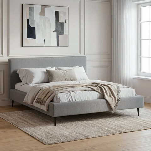 מיטה זוגית מרופדת בבד אריג בעיצוב מודרני נקי