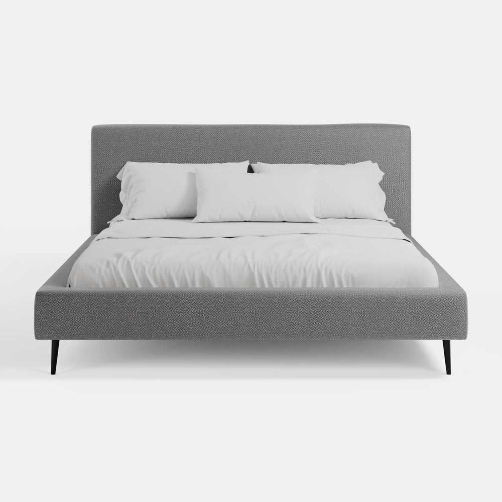 מיטה זוגית מרופדת בבד אריג בעיצוב מודרני נקי