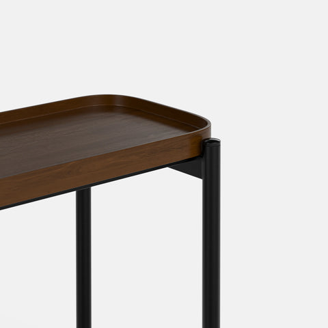 שולחן צד לסלון מעץ ומתכת שחורה בעיצוב מודרני תעשייתי רך | אגוז