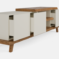 מזנון לסלון בסגנון מודרני–כפרי עם עץ אלון מלא, פלטה עליונה ומדף פתוח – דגם Talo