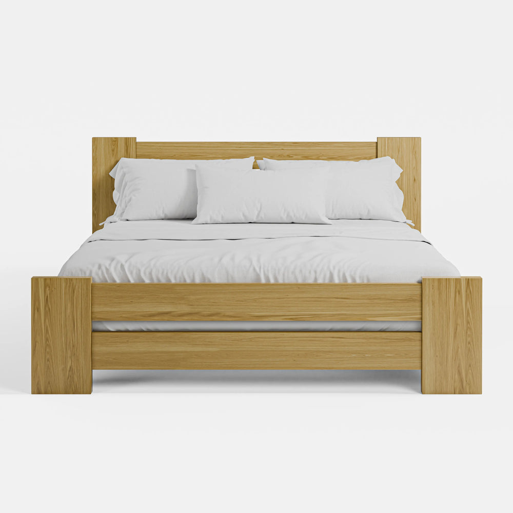 מיטה זוגית מעץ בעיצוב מודרני כפרי עם רגלי אלון מלא