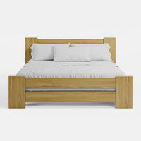מיטה זוגית מעץ בעיצוב מודרני כפרי עם רגלי אלון מלא