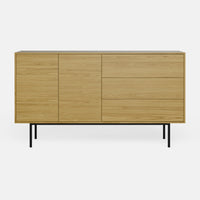 קומודה עם דלתות ומגירות בעיצוב מודרני עם בסיס מתכת שחור