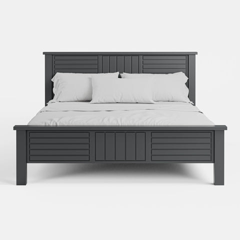 מיטה זוגית בעיצוב כפרי קלאסי עם לוחות אנכיים ואופקיים | אפור גרפיט