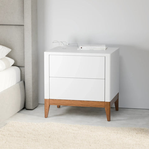 שידת לילה מודרנית Asenso עם מגירות פתיחה בלחיצה ורגלי עץ טבעי בעיצוב סקנדינבי נקי | פוני סטייל