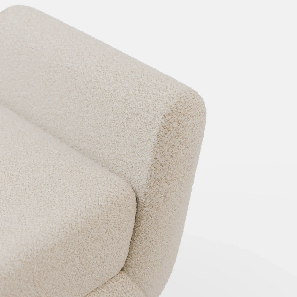 ספסל מרופד בבד בוקלה בגוון שמנת - Lennox