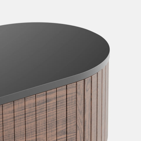 מזנון לסלון מעוגל Sverre עם פלטת אפוקסי שחורה, חזית פורניר אגוז ורגלי מתכת