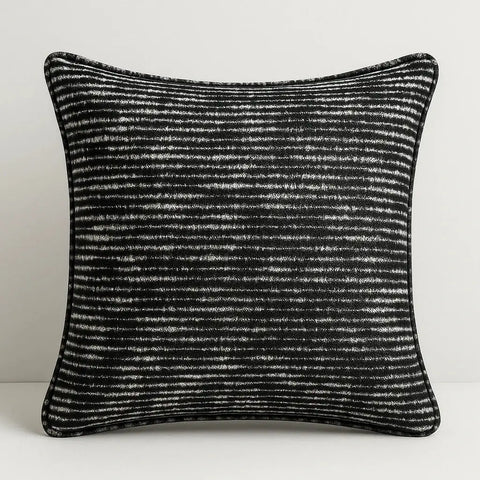 כריות נוי Norne פסים שחור לבן קטיפתיות