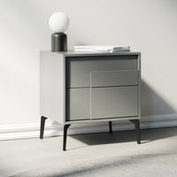 שידת לילה מודרנית Covert עם חזית גאומטרית, רגלי מתכת ועיצוב מינימליסטי־פיסולי | פוני סטייל