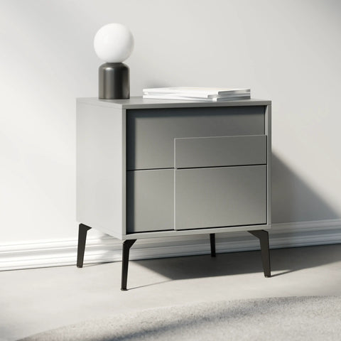 שידת לילה מודרנית Covert עם חזית גאומטרית, רגלי מתכת ועיצוב מינימליסטי־פיסולי | פוני סטייל