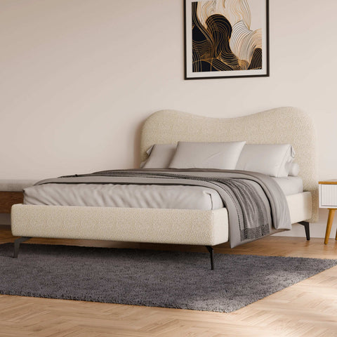 מיטה זוגית Freya בבוקלה עם גב גלי ורגלי מתכת