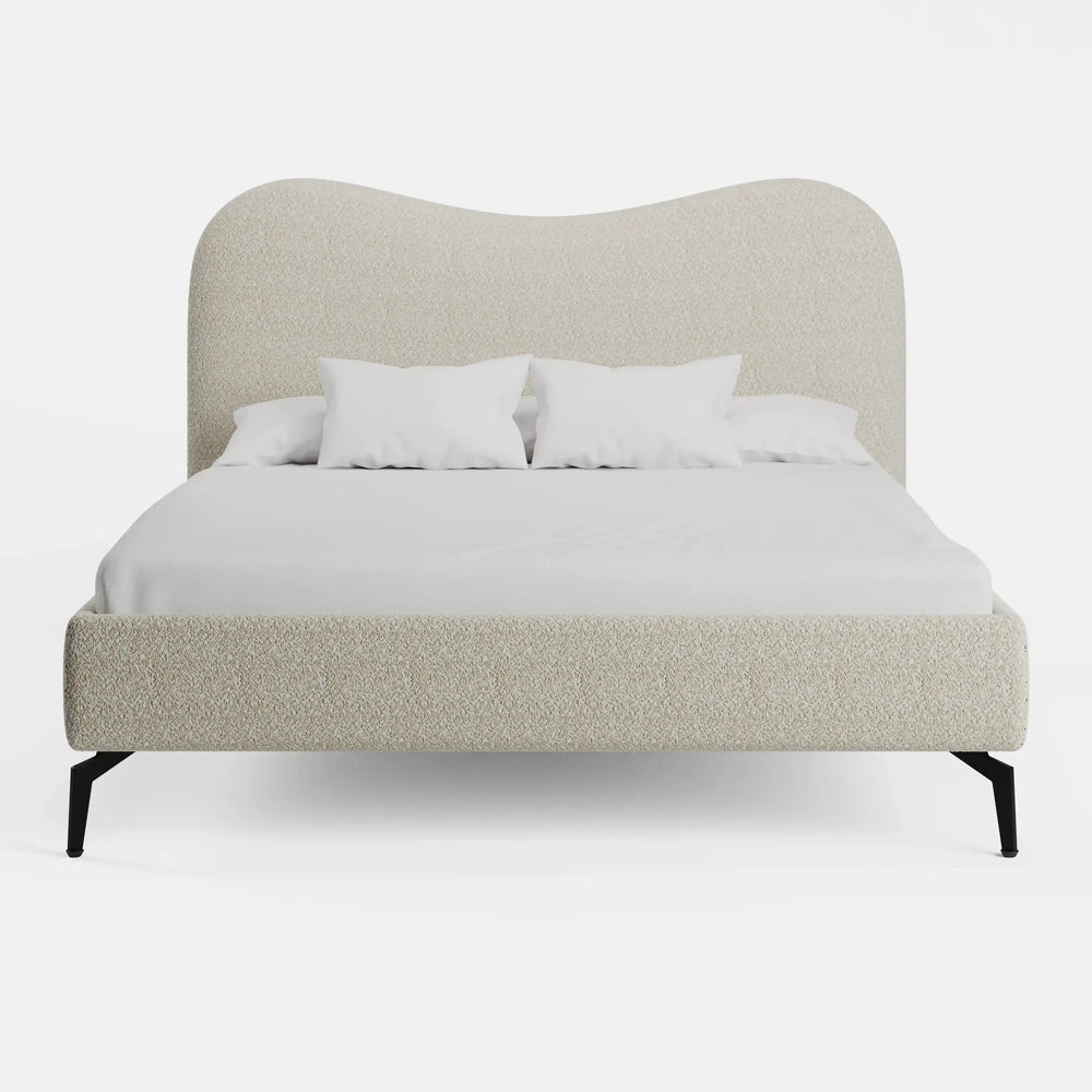 מיטה זוגית Freya בבוקלה עם גב גלי ורגלי מתכת