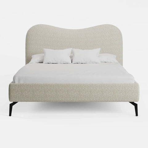 מיטה זוגית Freya בבוקלה עם גב גלי ורגלי מתכת