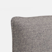 מיטה זוגית Tiril עם גב דו־כריתי וריפוד אריג נקי