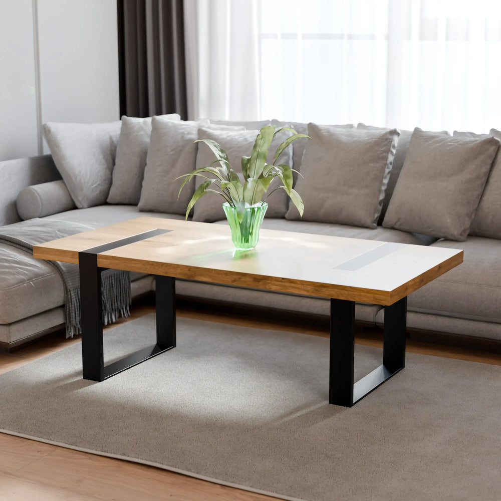 שולחן סלון מעץ מלא Brygg עם פלטת אלון עבה ורגלי ברזל שחורות בעיצוב גיאומטרי