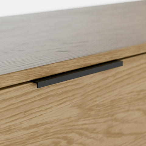 קונסולת כניסה Parizia עם מגירות ומדף תחתון, גוף בגימור פורניר ורגלי מתכת דקות בעיצוב מודרני־תעשייתי | פוני סטייל