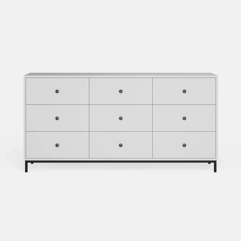 שידה סקנדינבית מודרנית Hagen עם 9 מגירות אחסון ורגלי מתכת דקות בגימור מינימליסטי | פוני סטייל