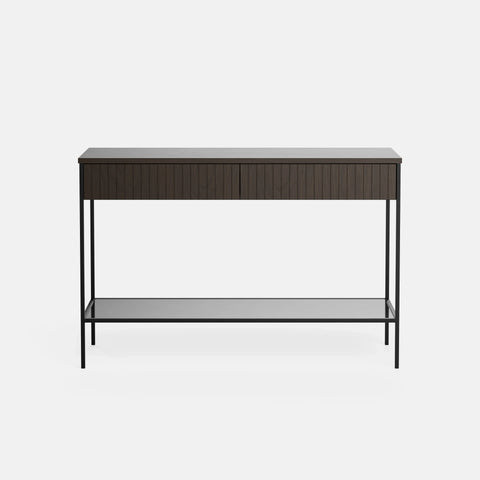 קונסולה מודרנית Nero עם מגירות טקסטורליות, מדף זכוכית ורגלי מתכת דקה | פוני סטייל