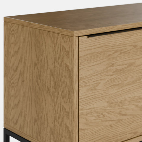 קונסולה Virgo בעיצוב מודרני־מינימליסטי עם דלתות אחסון ורגלי מתכת קלות | פוני סטייל