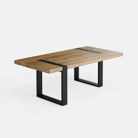 שולחן סלון מעץ מלא Brygg עם פלטת אלון עבה ורגלי ברזל שחורות בעיצוב גיאומטרי