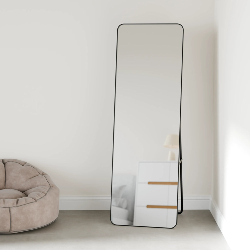 מראת גוף מלבנית לתלייה או עמידה בעיצוב מינימליסטי – דגם Speil