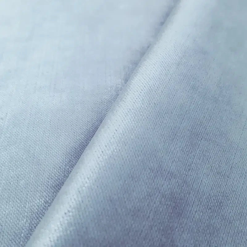 זוג כריות נוי מבד קטיפה מבריק בגוון תכלת רך