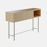 קונסולה Glacier עם חזית מחורצת, תיבה פתוחה ורגלי מתכת דקות בסגנון מודרני מינימליסטי | פוני סטייל