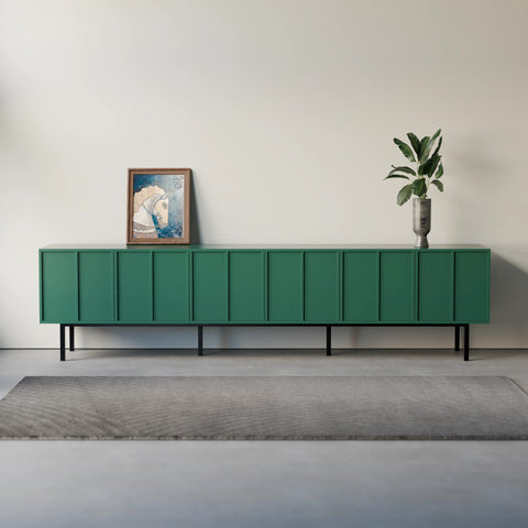 מזנון טלוויזיה מודרני Skog עם לייסטים אנכיים ורגלי ברזל דקות בעיצוב דרמטי