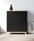 שידה סקנדינבית Skadi עם מגירות ודלת בצבע שחור, רגלי עץ טבעי ופלטת פורניר בגוון אלון | פוני סטייל