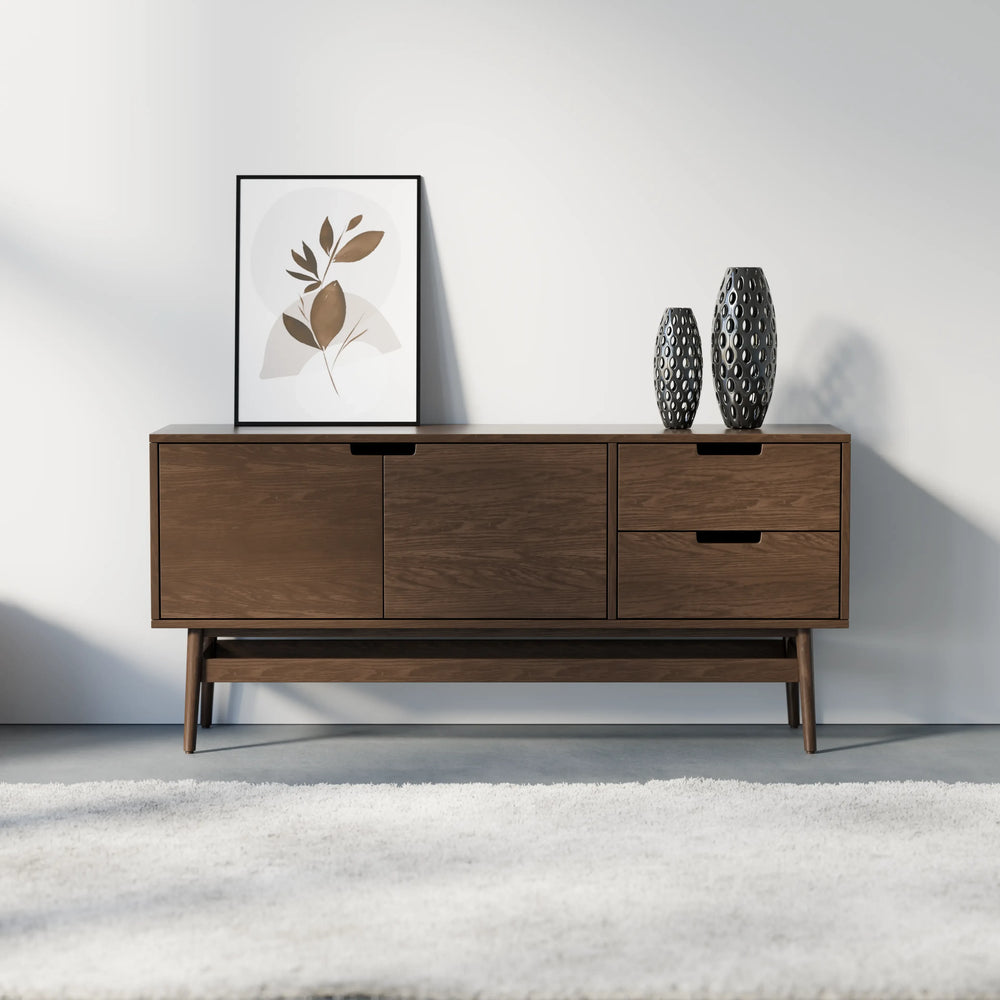 מזנון טלוויזיה סקנדינבי Oslo בגימור פורניר טבעי עם מגירות, דלתות ורגליים אלכסוניות